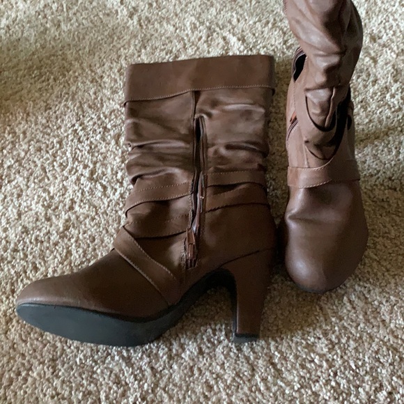 Boots - Picture 3 of 6